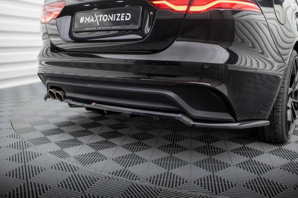 Zentraler Hinterer Splitter für Jaguar XE X760 Facelift von Maxton Design