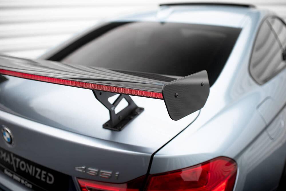 Carbon Heckspoiler mit Aufnahme Außen und LED-Licht für BMW M4 F82 von Maxton Design