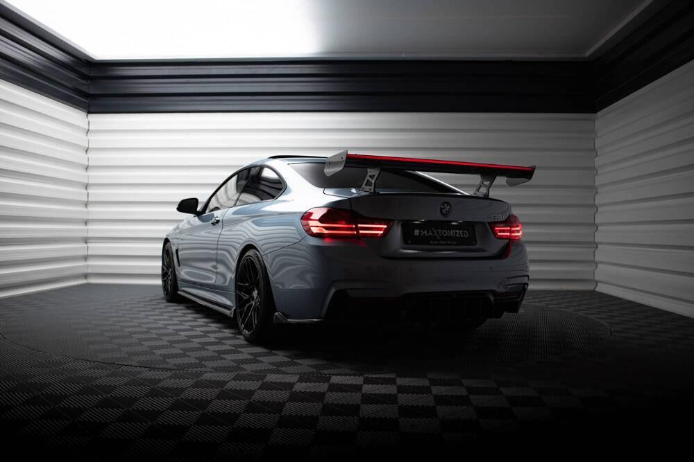 Carbon Heckspoiler mit Aufnahme Außen und LED-Licht für BMW M4 F82 von Maxton Design