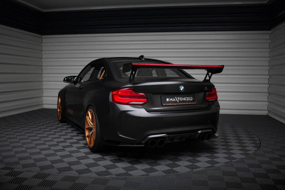 Carbon Heckspoiler mit Aufnahme außen und LED-Licht für BMW M2 F87 von Maxton Design