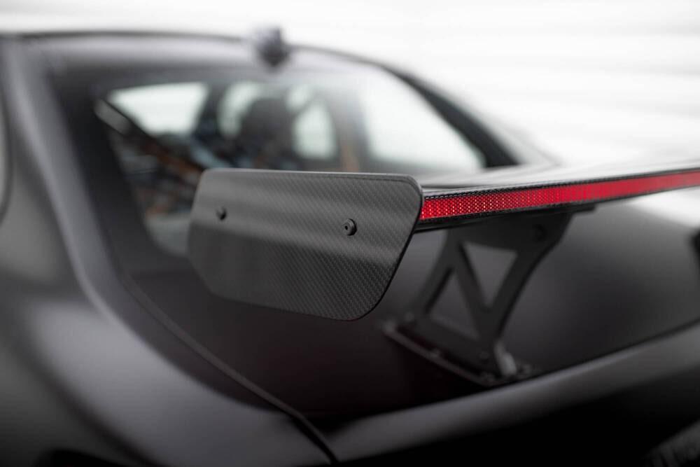 Carbon Heckspoiler mit LED Licht und Aufnahme außen für BMW M2 F87 von Maxton Design