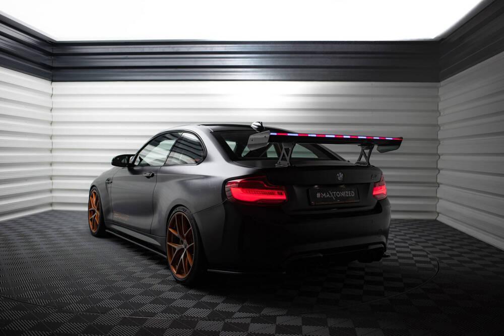 Carbon Heckspoiler mit LED Licht und Aufnahme außen für BMW M2 F87 von Maxton Design