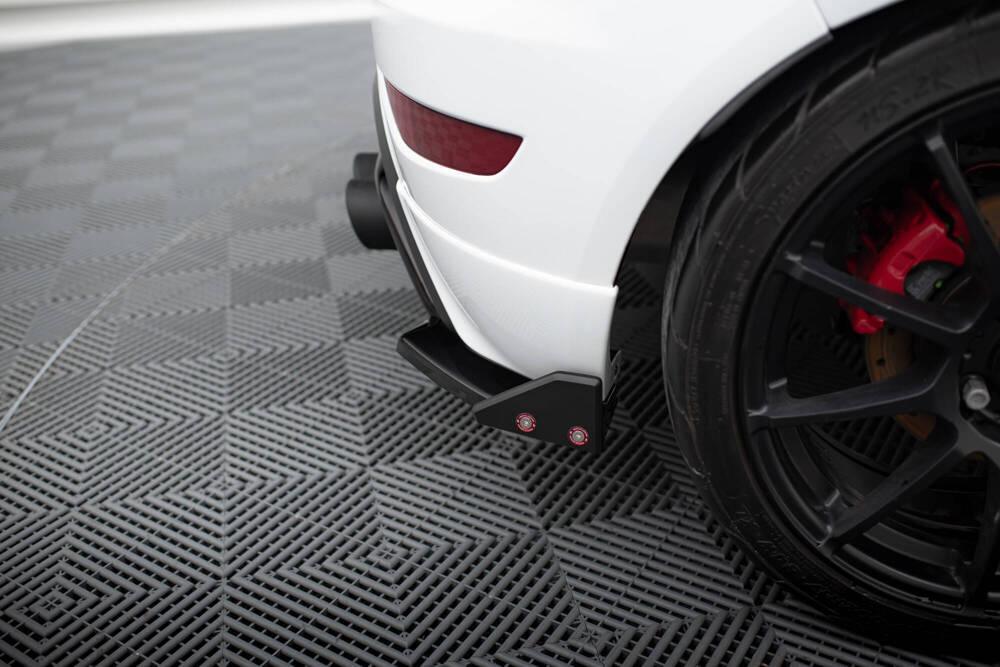 Seitliche Heck Diffusor Erweiterung V.3 mit Flaps für Ford Fiesta ST MK7 Facelift von Maxton Design